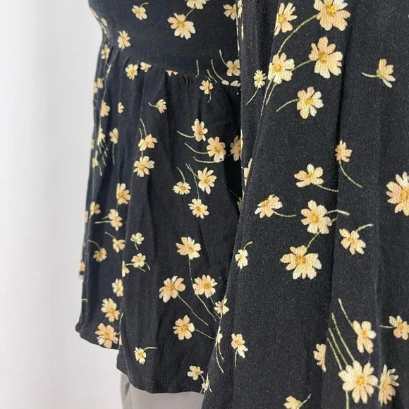 American Eagle Outfitters Blouse Womens S Black w. Yellow Floral Puff Sleeve Top - Picture 9 of 14